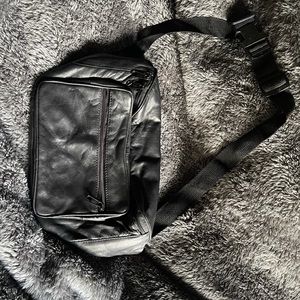 VINTAGE TONI LEATHER FANNY PACK BLACK